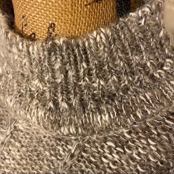 Gray turtle neck size 12 knitted sweater - Picture 3 of 5